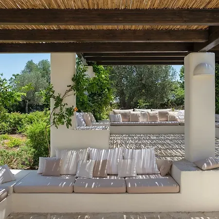 Splendid House With Pool Split